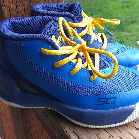 under armour basketball shoes blue and yellow